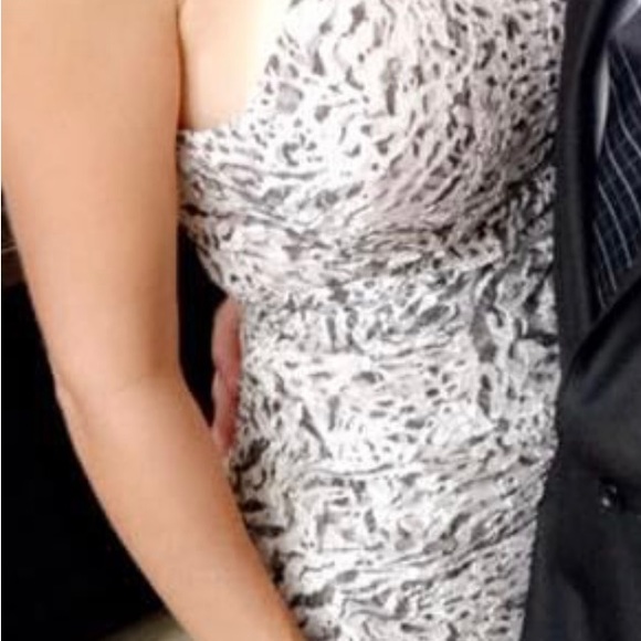 Dress worn once - Picture 2 of 8